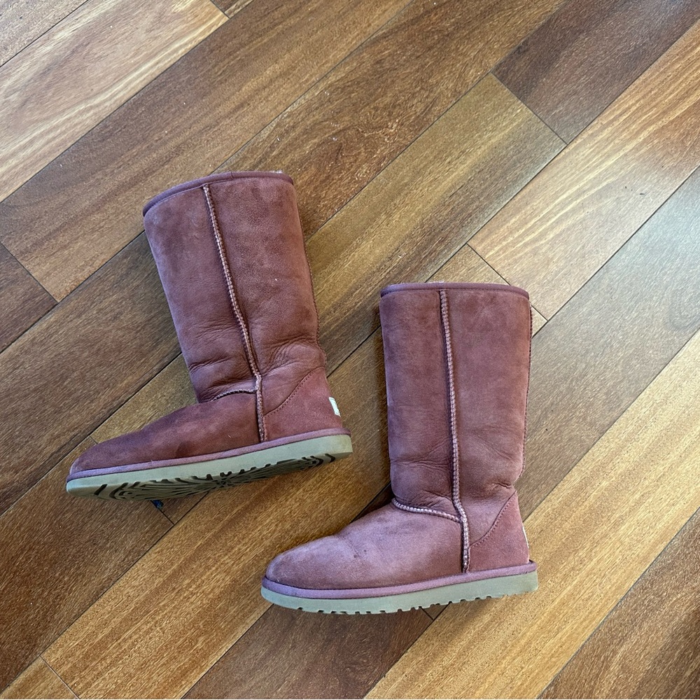 Gently used Youth Boots Ugg